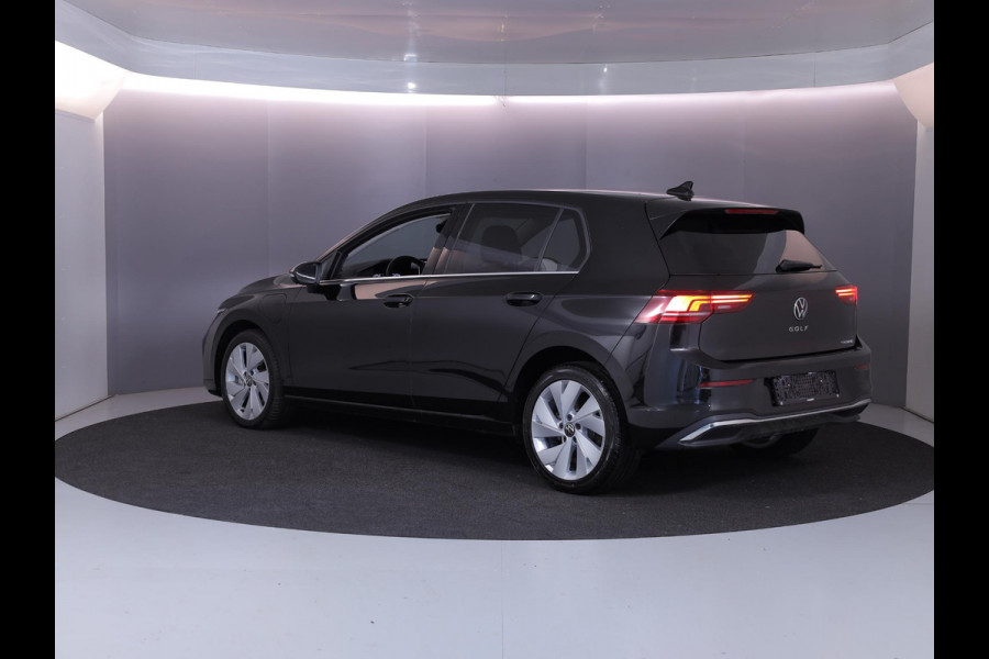 Volkswagen Golf 1.5 eHybrid Style Edition 204 pk Automaat (DSG) | Navigatie via App | Parkeersensoren (Park assist) | Achteruitrijcamera | Adaptieve cruise control | Autom. airco (3 zones) |