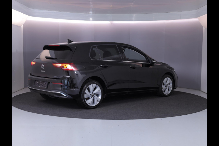Volkswagen Golf 1.5 eHybrid Style Edition 204 pk Automaat (DSG) | Navigatie via App | Parkeersensoren (Park assist) | Achteruitrijcamera | Adaptieve cruise control | Autom. airco (3 zones) |