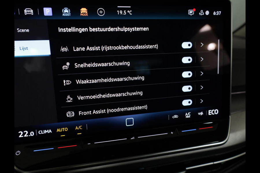 Volkswagen Golf 1.5 eHybrid Style Edition 204 pk Automaat (DSG) | Navigatie via App | Parkeersensoren (Park assist) | Achteruitrijcamera | Adaptieve cruise control | Autom. airco (3 zones) |