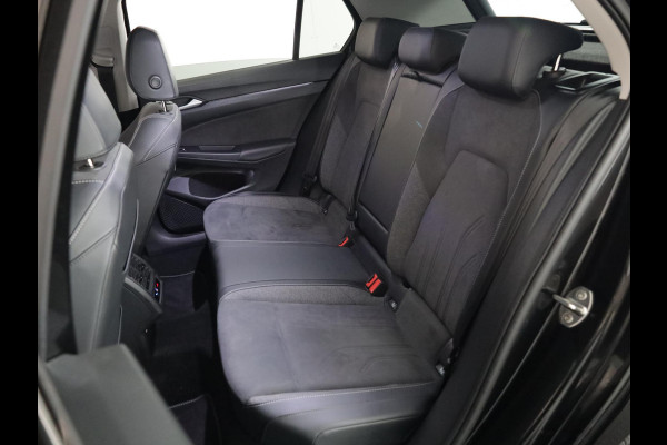 Volkswagen Golf 1.5 eHybrid Style Edition 204 pk Automaat (DSG) | Navigatie via App | Parkeersensoren (Park assist) | Achteruitrijcamera | Adaptieve cruise control | Autom. airco (3 zones) |