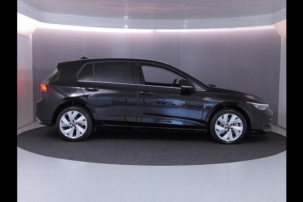 Volkswagen Golf 1.5 eHybrid Style Edition 204 pk Automaat (DSG) | Navigatie via App | Parkeersensoren (Park assist) | Achteruitrijcamera | Adaptieve cruise control | Autom. airco (3 zones) |