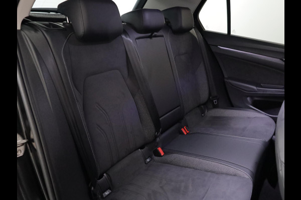 Volkswagen Golf 1.5 eHybrid Style Edition 204 pk Automaat (DSG) | Navigatie via App | Parkeersensoren (Park assist) | Achteruitrijcamera | Adaptieve cruise control | Autom. airco (3 zones) |