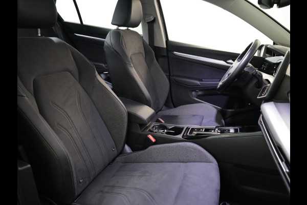 Volkswagen Golf 1.5 eHybrid Style Edition 204 pk Automaat (DSG) | Navigatie via App | Parkeersensoren (Park assist) | Achteruitrijcamera | Adaptieve cruise control | Autom. airco (3 zones) |