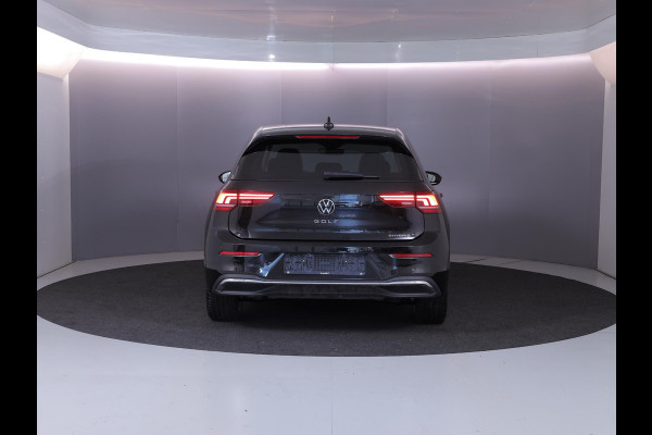 Volkswagen Golf 1.5 eHybrid Style Edition 204 pk Automaat (DSG) | Navigatie via App | Parkeersensoren (Park assist) | Achteruitrijcamera | Adaptieve cruise control | Autom. airco (3 zones) |
