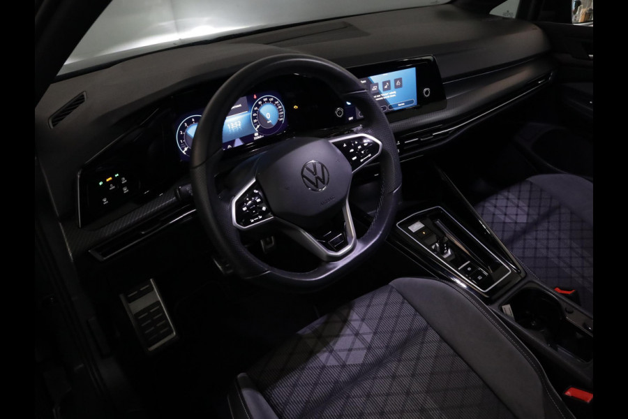 Volkswagen Golf 1.5 eTSI R-Line 130 pk Automaat (DSG) | Navigatie via App | Parkeersensoren | Autom. airco | LED koplampen | R-Line |