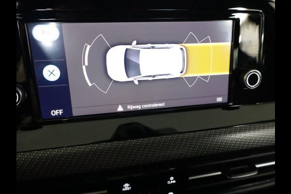Volkswagen Golf 1.5 eTSI R-Line 130 pk Automaat (DSG) | Navigatie via App | Parkeersensoren | Autom. airco | LED koplampen | R-Line |