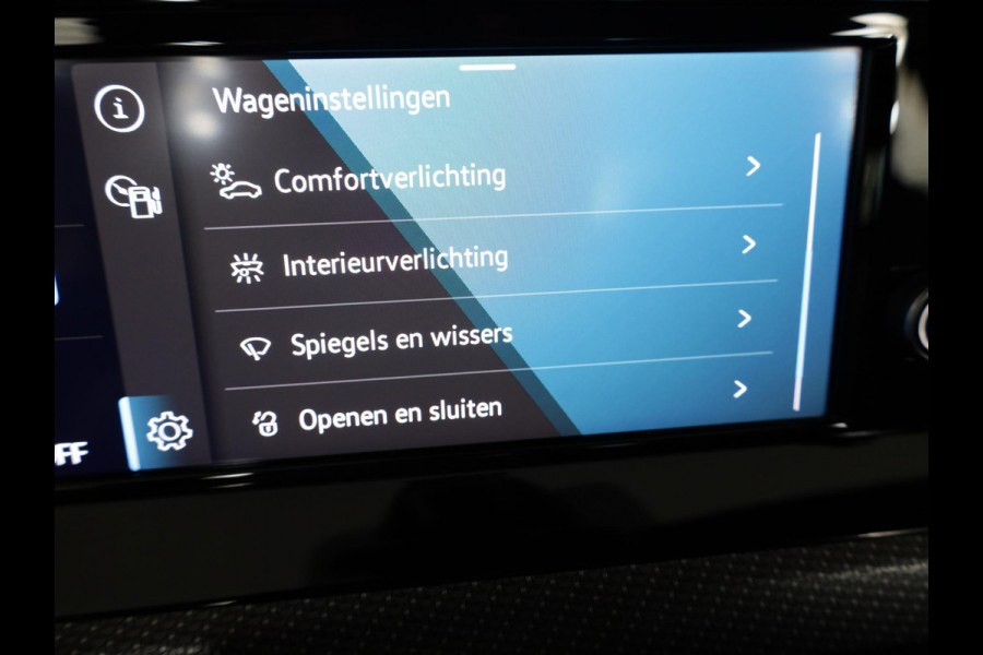 Volkswagen Golf 1.5 eTSI R-Line 130 pk Automaat (DSG) | Navigatie via App | Parkeersensoren | Autom. airco | LED koplampen | R-Line |