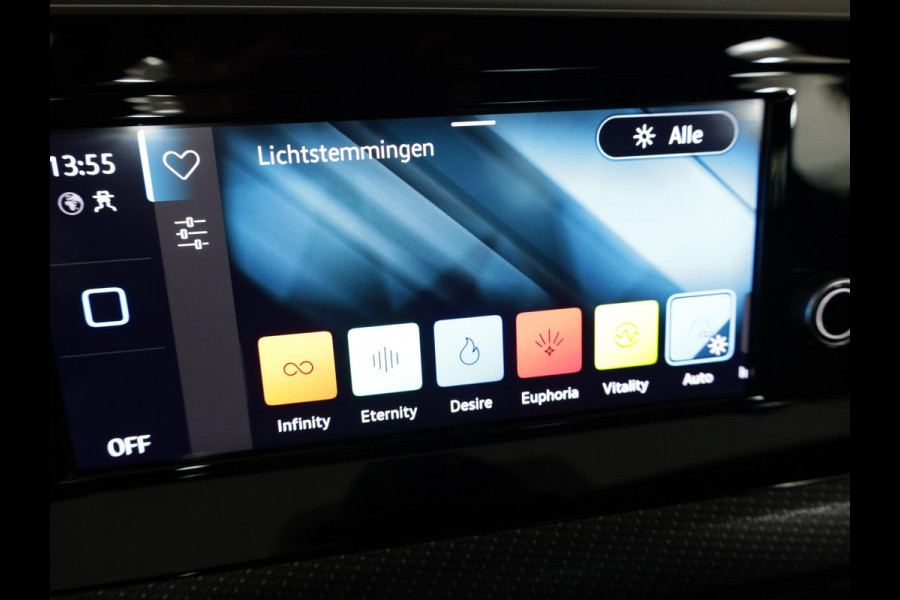 Volkswagen Golf 1.5 eTSI R-Line 130 pk Automaat (DSG) | Navigatie via App | Parkeersensoren | Autom. airco | LED koplampen | R-Line |