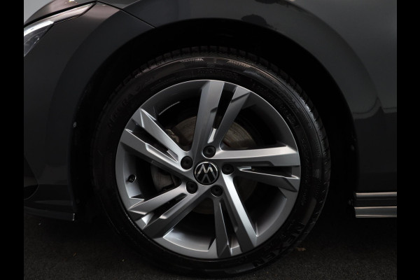 Volkswagen Golf 1.5 eTSI R-Line 130 pk Automaat (DSG) | Navigatie via App | Parkeersensoren | Autom. airco | LED koplampen | R-Line |