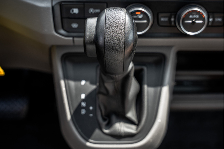 Volkswagen Crafter 2.0 TDI XL L5H3 | 177 PK | Rijplaten | Automaat | LED | Camera | Carplay | Schuifdeur L+R | PDC | Trekhaak