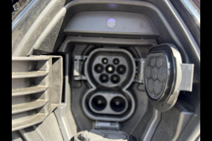 Renault ZOE R135 Evolution 52 kWh SOH 95% | 30.000KM | DEALER ONDERHOUDEN| CAMERA | CCS SNELLADER| FULL LED | RIJKLAAR GELEVERD INCL. 12 MND BOVAG GARANTIE| LANE ASSIST|