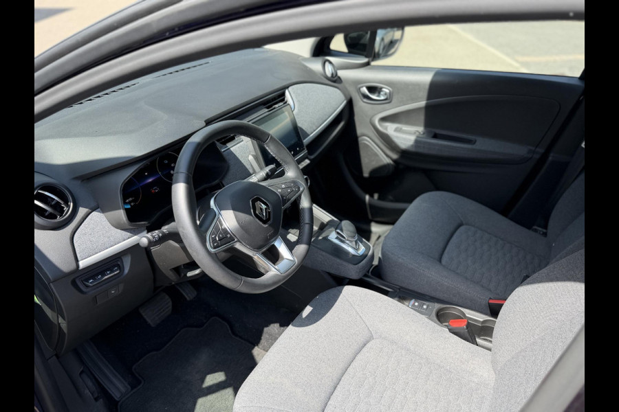 Renault ZOE R135 Evolution 52 kWh SOH 95% | 30.000KM | DEALER ONDERHOUDEN| CAMERA | CCS SNELLADER| FULL LED | RIJKLAAR GELEVERD INCL. 12 MND BOVAG GARANTIE| LANE ASSIST|