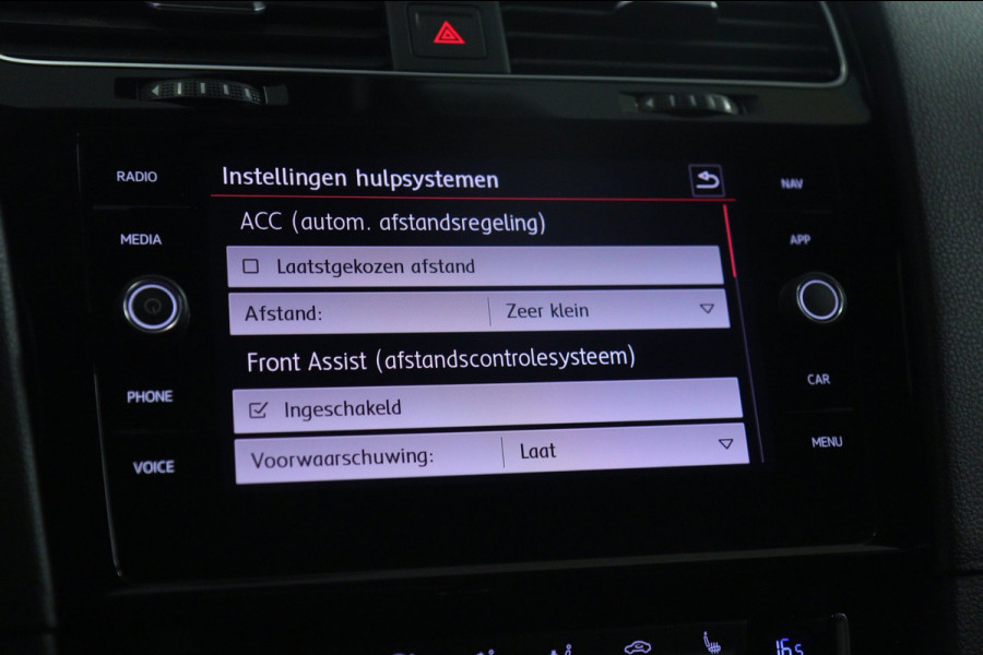 Volkswagen Golf 2.0 TSI GTI TCR /PANO/CARPLAY/CAM/KEYLESS/ACC/LANEASSIST/VOL