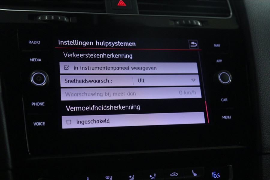 Volkswagen Golf 2.0 TSI GTI TCR /PANO/CARPLAY/CAM/KEYLESS/ACC/LANEASSIST/VOL