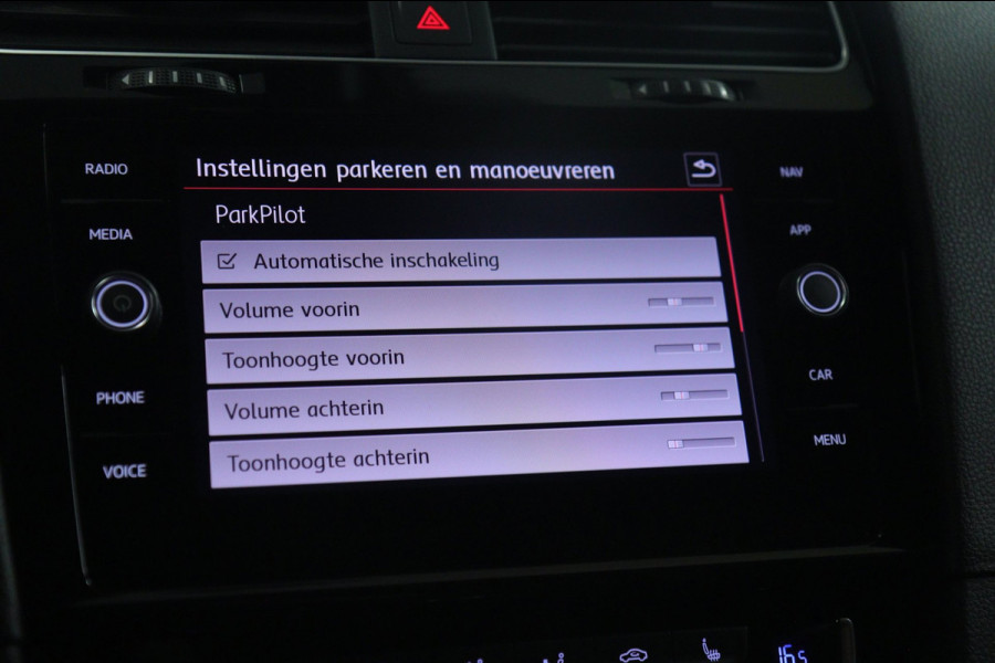 Volkswagen Golf 2.0 TSI GTI TCR /PANO/CARPLAY/CAM/KEYLESS/ACC/LANEASSIST/VOL