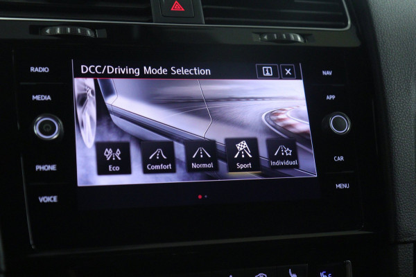Volkswagen Golf 2.0 TSI GTI TCR /PANO/CARPLAY/CAM/KEYLESS/ACC/LANEASSIST/VOL