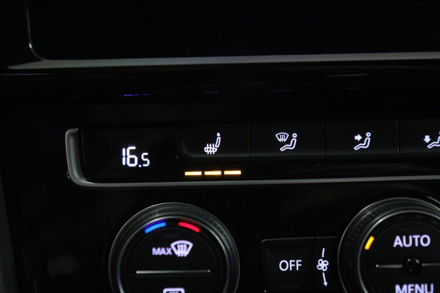 Volkswagen Golf 2.0 TSI GTI TCR /PANO/CARPLAY/CAM/KEYLESS/ACC/LANEASSIST/VOL
