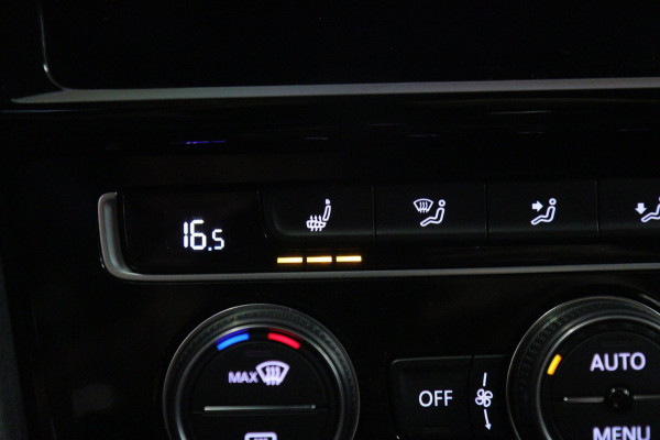 Volkswagen Golf 2.0 TSI GTI TCR /PANO/CARPLAY/CAM/KEYLESS/ACC/LANEASSIST/VOL