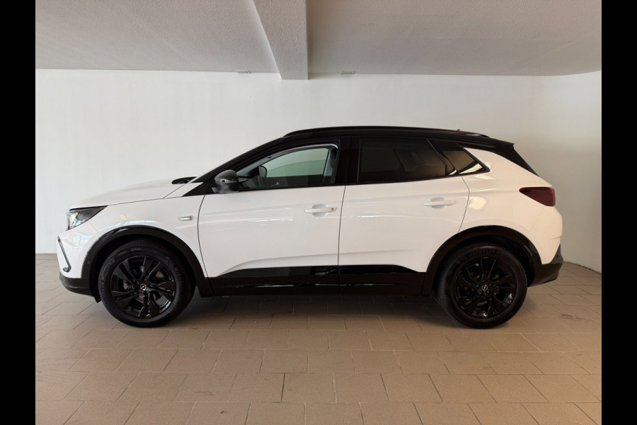 Opel Grandland 1.2 Turbo Ultimate 130PK AUTOMAAT AIRCO NAVI CRUISE LED MATRIX STOELVERW CAM PDC TREKHAAK PRIVACYGLAS NIEUWSTAAT