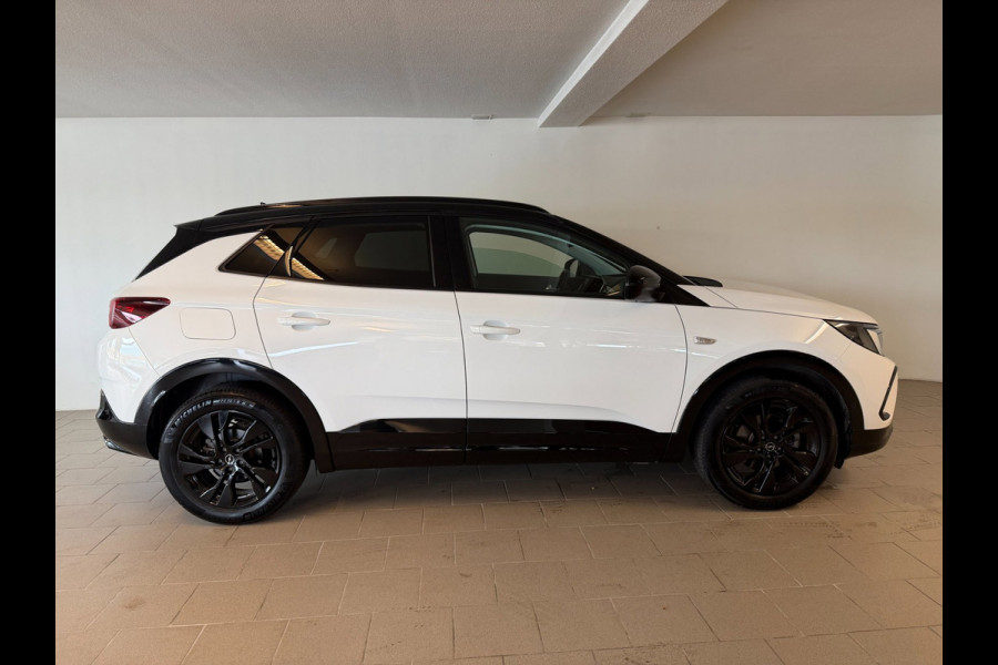 Opel Grandland 1.2 Turbo Ultimate 130PK AUTOMAAT AIRCO NAVI CRUISE LED MATRIX STOELVERW CAM PDC TREKHAAK PRIVACYGLAS NIEUWSTAAT