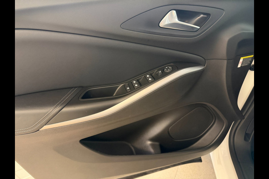 Opel Grandland 1.2 Turbo Ultimate 130PK AUTOMAAT AIRCO NAVI CRUISE LED MATRIX STOELVERW CAM PDC TREKHAAK PRIVACYGLAS NIEUWSTAAT