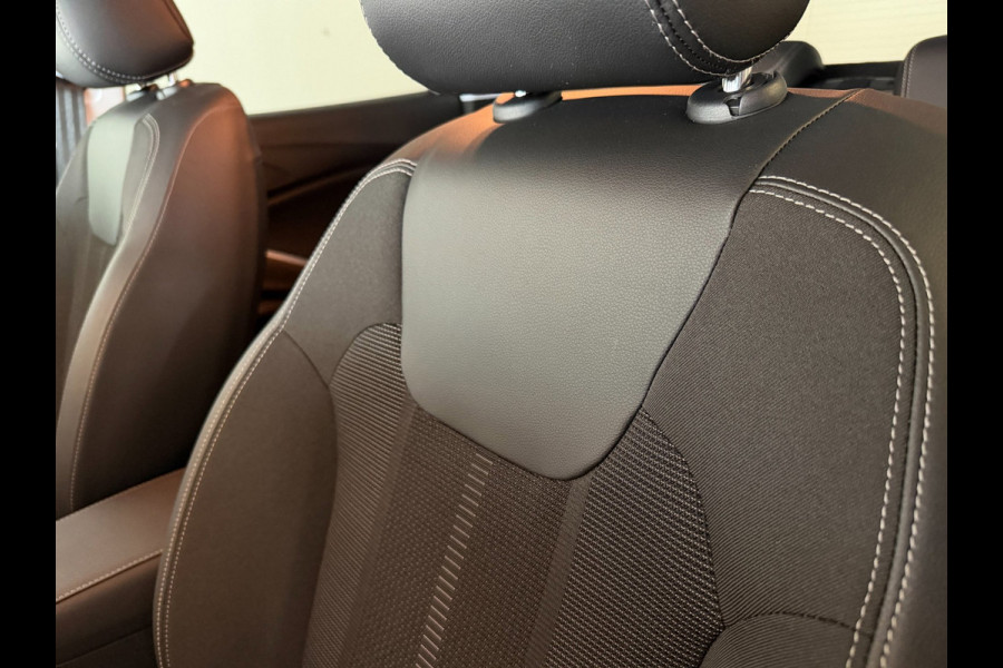 Opel Grandland 1.2 Turbo Ultimate 130PK AUTOMAAT AIRCO NAVI CRUISE LED MATRIX STOELVERW CAM PDC TREKHAAK PRIVACYGLAS NIEUWSTAAT