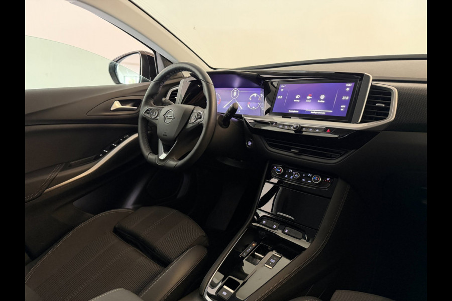 Opel Grandland 1.2 Turbo Ultimate 130PK AUTOMAAT AIRCO NAVI CRUISE LED MATRIX STOELVERW CAM PDC TREKHAAK PRIVACYGLAS NIEUWSTAAT