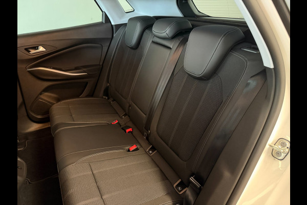 Opel Grandland 1.2 Turbo Ultimate 130PK AUTOMAAT AIRCO NAVI CRUISE LED MATRIX STOELVERW CAM PDC TREKHAAK PRIVACYGLAS NIEUWSTAAT