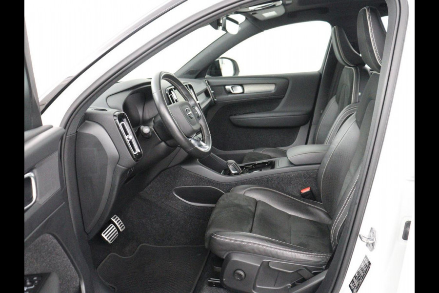 Volvo XC40 Recharge P8 AWD R-Design | SOH 97.1% | Trekhaak | Panoramadak | Leder/alcantara | Stuur/stoel verwarming | Park assit | Carplay |