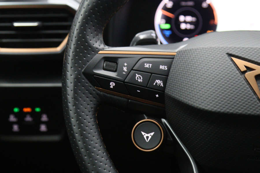 CUPRA Formentor 1.4 e-Hybrid VZ 245 PK Black Edition PHEV, Panoramadak, Memory, Alcantara, Camera, Winterpakket