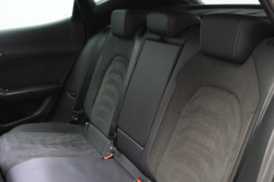 CUPRA Formentor 1.4 e-Hybrid VZ 245 PK Black Edition PHEV, Panoramadak, Memory, Alcantara, Camera, Winterpakket