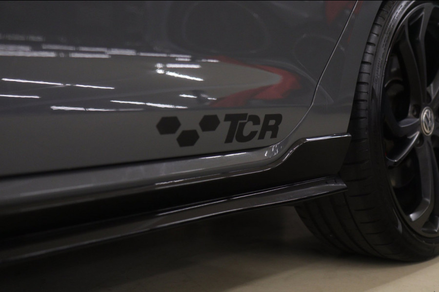 Volkswagen Golf 2.0 TSI GTI TCR /PANO/CARPLAY/CAM/KEYLESS/ACC/LANEASSIST/VOL