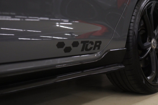 Volkswagen Golf 2.0 TSI GTI TCR /PANO/CARPLAY/CAM/KEYLESS/ACC/LANEASSIST/VOL