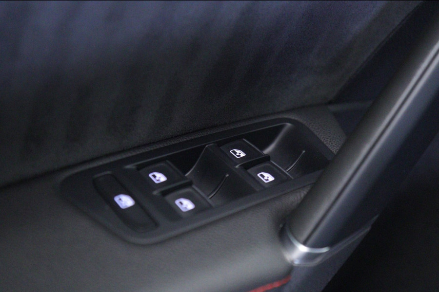 Volkswagen Golf 2.0 TSI GTI TCR /PANO/CARPLAY/CAM/KEYLESS/ACC/LANEASSIST/VOL