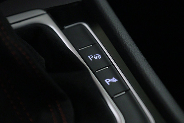 Volkswagen Golf 2.0 TSI GTI TCR /PANO/CARPLAY/CAM/KEYLESS/ACC/LANEASSIST/VOL