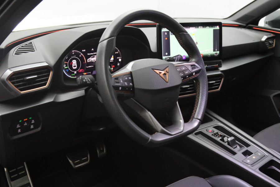 CUPRA Leon Sportstourer 1.4 e-Hybrid 204 PK Business PHEV, Panoramadak, Camera, Winterpakket, Kuipstoelen