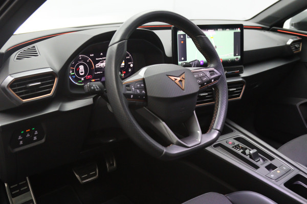 CUPRA Leon Sportstourer 1.4 e-Hybrid 204 PK Business PHEV, Panoramadak, Camera, Winterpakket, Kuipstoelen