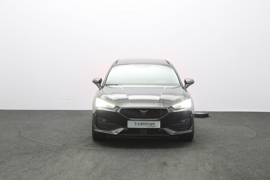CUPRA Leon Sportstourer 1.4 e-Hybrid 204 PK Business PHEV, Panoramadak, Camera, Winterpakket, Kuipstoelen