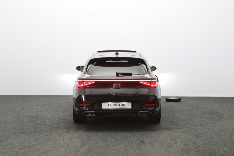 CUPRA Leon Sportstourer 1.4 e-Hybrid 204 PK Business PHEV, Panoramadak, Camera, Winterpakket, Kuipstoelen