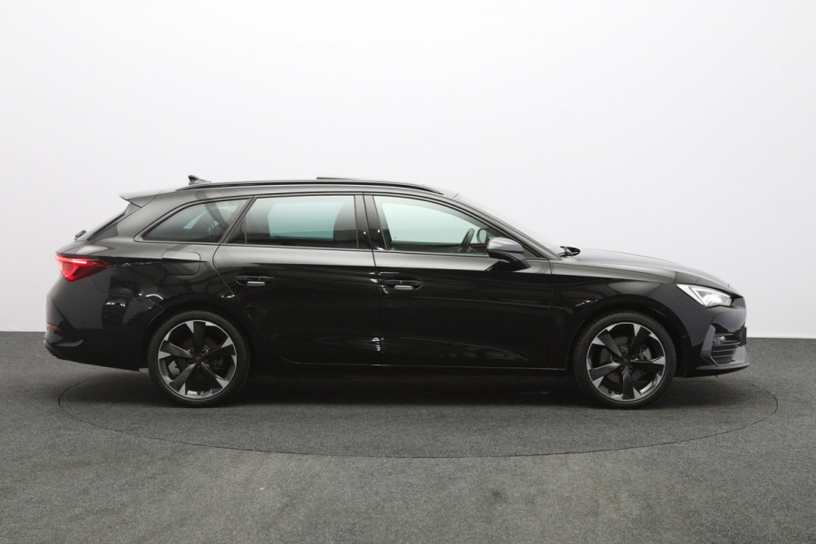 CUPRA Leon Sportstourer 1.4 e-Hybrid 204 PK Business PHEV, Panoramadak, Camera, Winterpakket, Kuipstoelen