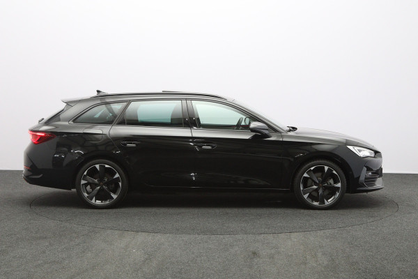 CUPRA Leon Sportstourer 1.4 e-Hybrid 204 PK Business PHEV, Panoramadak, Camera, Winterpakket, Kuipstoelen