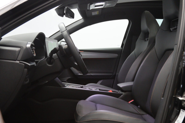CUPRA Leon Sportstourer 1.4 e-Hybrid 204 PK Business PHEV, Panoramadak, Camera, Winterpakket, Kuipstoelen