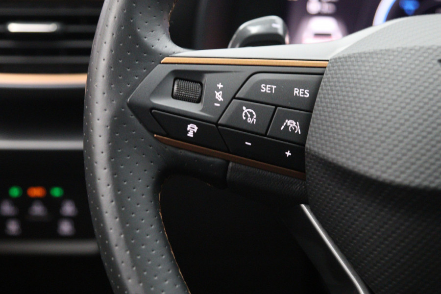 CUPRA Leon Sportstourer 1.4 e-Hybrid 204 PK Business PHEV, Panoramadak, Camera, Winterpakket, Kuipstoelen