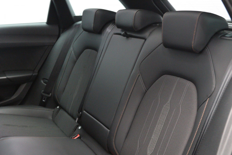 CUPRA Leon Sportstourer 1.4 e-Hybrid 204 PK Business PHEV, Panoramadak, Camera, Winterpakket, Kuipstoelen