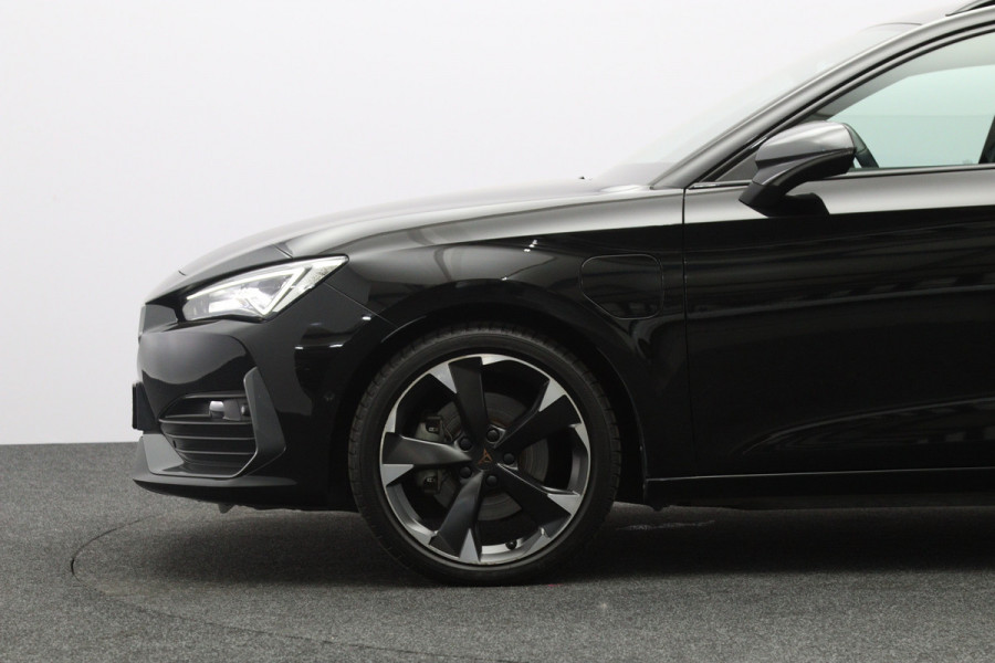 CUPRA Leon Sportstourer 1.4 e-Hybrid 204 PK Business PHEV, Panoramadak, Camera, Winterpakket, Kuipstoelen
