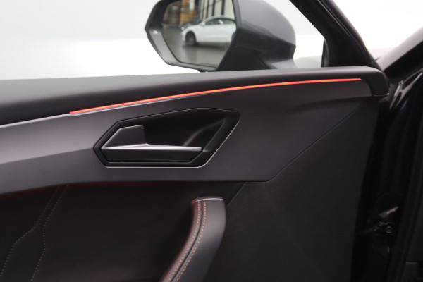 CUPRA Leon Sportstourer 1.4 e-Hybrid 204 PK Business PHEV, Panoramadak, Camera, Winterpakket, Kuipstoelen