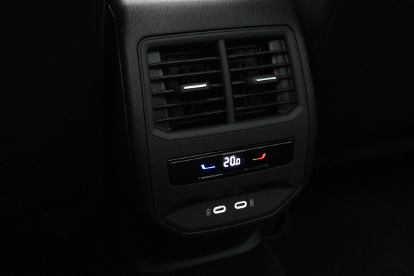 CUPRA Leon Sportstourer 1.4 e-Hybrid 204 PK Business PHEV, Panoramadak, Camera, Winterpakket, Kuipstoelen
