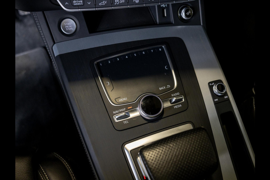Audi Q5 50 TFSI e quattro S-Line edition SOH 92% / 300pk / Panorama dak / Trekhaak / Rondomzicht camera /