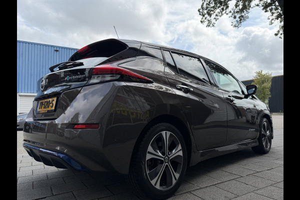 Nissan Leaf Tekna 40 kWh - Automaat I Navigatie I Camera 360 I PDC I LED I Leer I Sport velgen I Dealer onderhouden