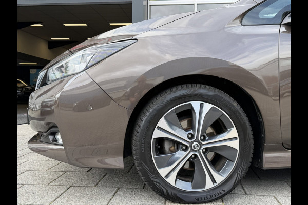 Nissan Leaf Tekna 40 kWh - Automaat I Navigatie I Camera 360 I PDC I LED I Leer I Sport velgen I Dealer onderhouden